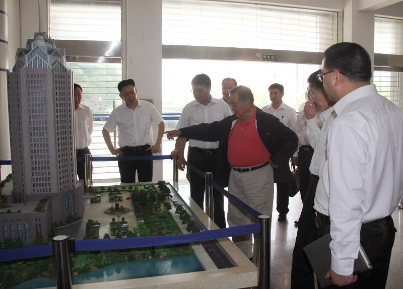 2013年9月，全國(guó)政協(xié)人口資源環(huán)境委員會(huì)主任陳邦柱來公司