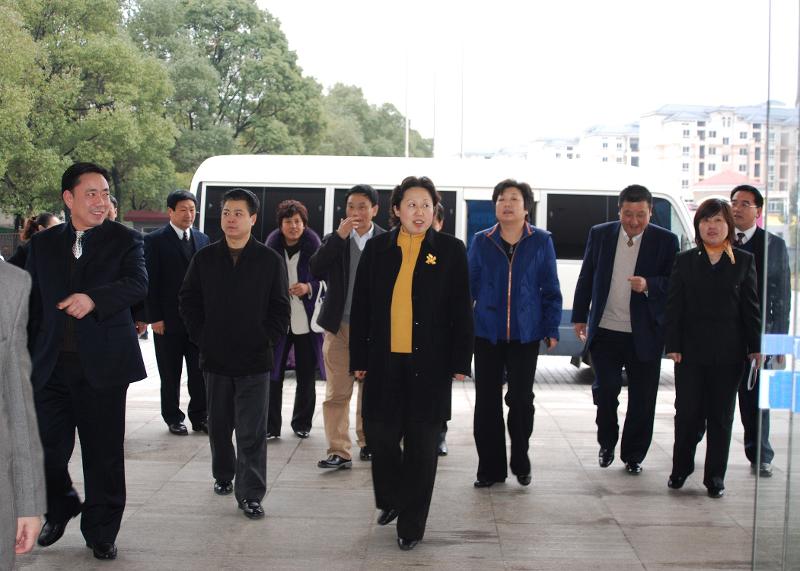 2009年2月，時(shí)任湖南省人大常委會(huì)副主任、黨組成員，省總工會(huì)主席劉蓮玉來四化建調(diào)研