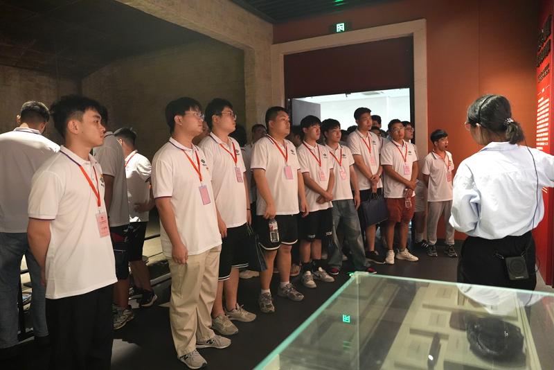 2024年7月25日，公司組織新入職員工到楊開(kāi)慧紀(jì)念館接受愛(ài)國(guó)主義教育