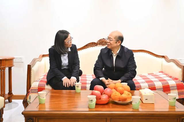 國務院國資委黨委委員、副主任譚作鈞看望慰問中國化學“時代楷?！鼻褴娡炯覍? />
																					</a>	
										<div   id=