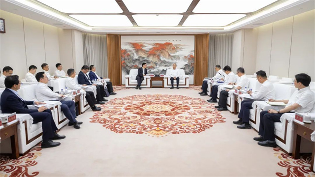 莫鼎革會見上海電氣集團黨委書記、董事長吳磊